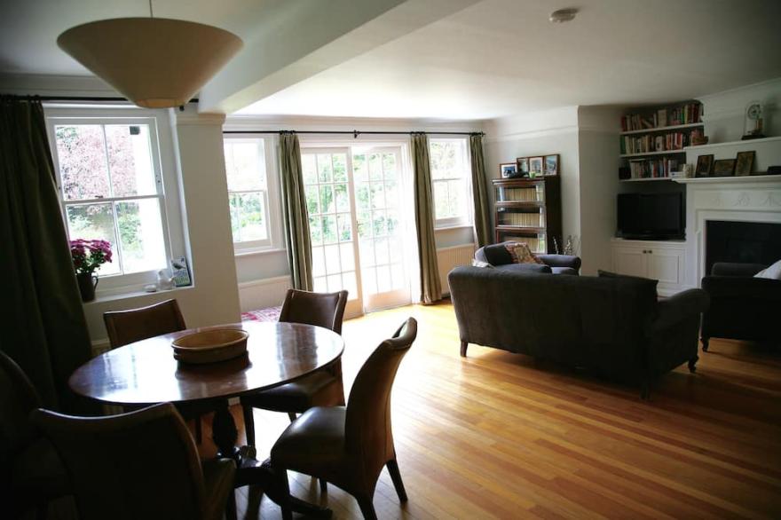 Special garden flat in a quiet Camden Town spot.