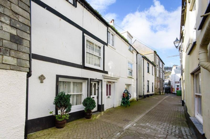 Fabulous cottage for 6 in the heart of town