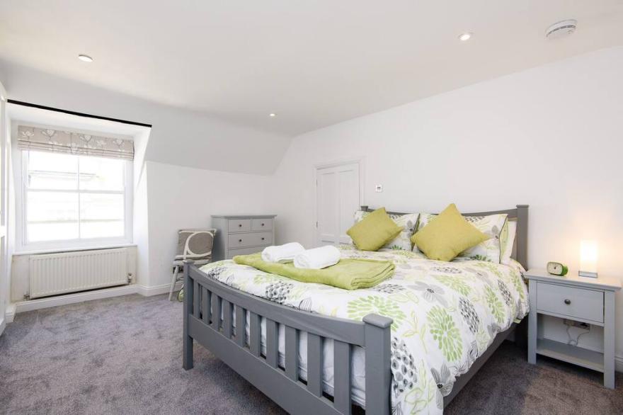 Fabulous cottage for 6 in the heart of town