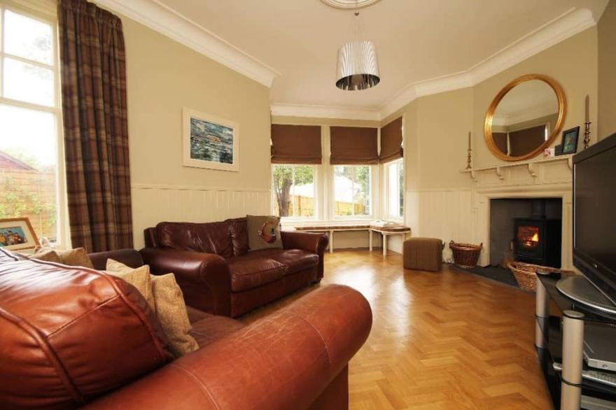 Hot tub, beautifully restored Manse. Fantastic midweek rates available.