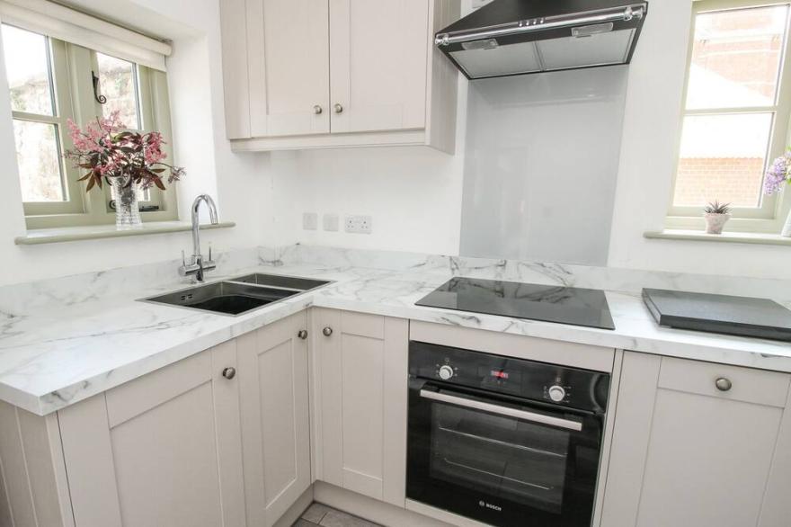 RECTORY COTTAGE, pet friendly, with a garden in West Felton