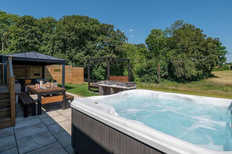 4 bedroom accommodation in Raywell, Cottingham