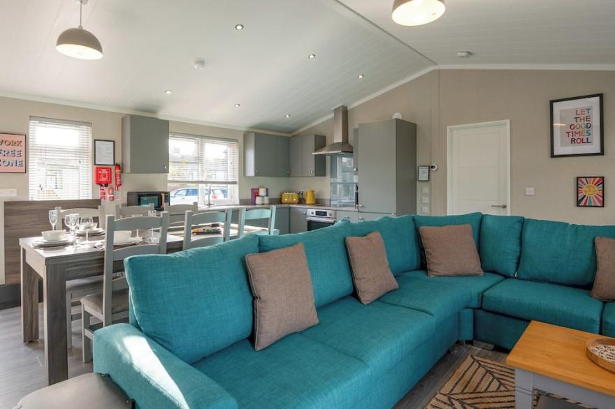 4 bedroom accommodation in Raywell, Cottingham