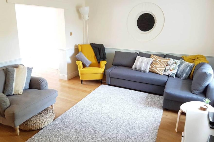 Stunning 3 Bedroom Cottage & Garden in Thornton. Family & Bike Friendly. WiFi.