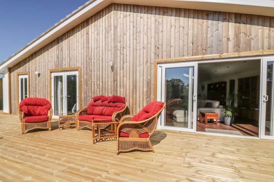 CHY LAGEN HOS, family friendly, with open fire in Newquay