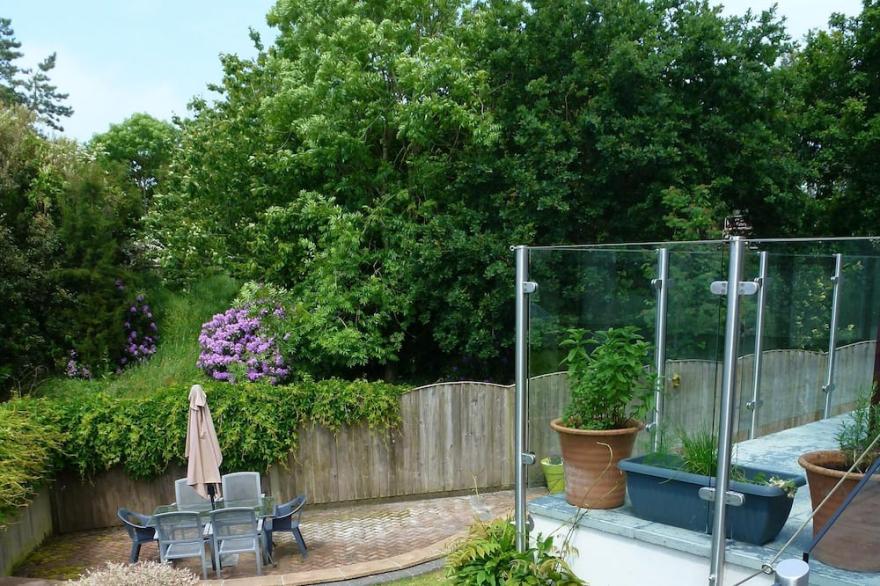 Spacious modern 3 bedroomed bungalow, close to beaches and coast path