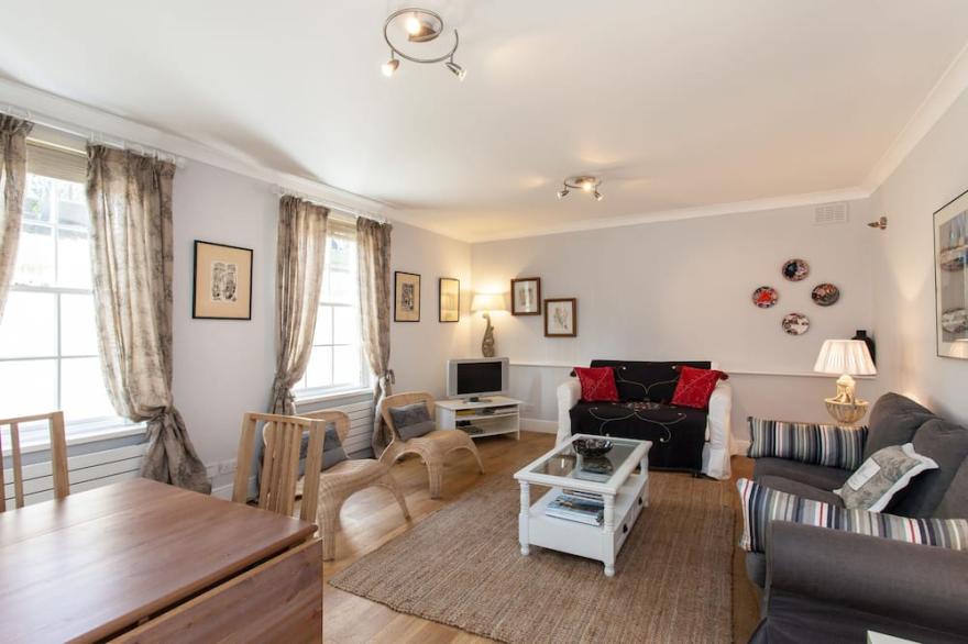 CHARMING 1 BEDROOM APARTMENT PADDINGTON ZONE 1, Free WiFi