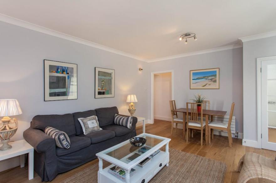 CHARMING 1 BEDROOM APARTMENT PADDINGTON ZONE 1, Free WiFi
