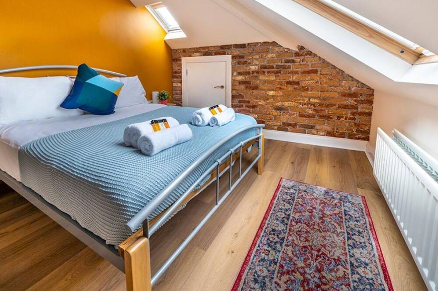 Pass the Keys | Beautiful 2BR Titanic View Loft in Central Belfast