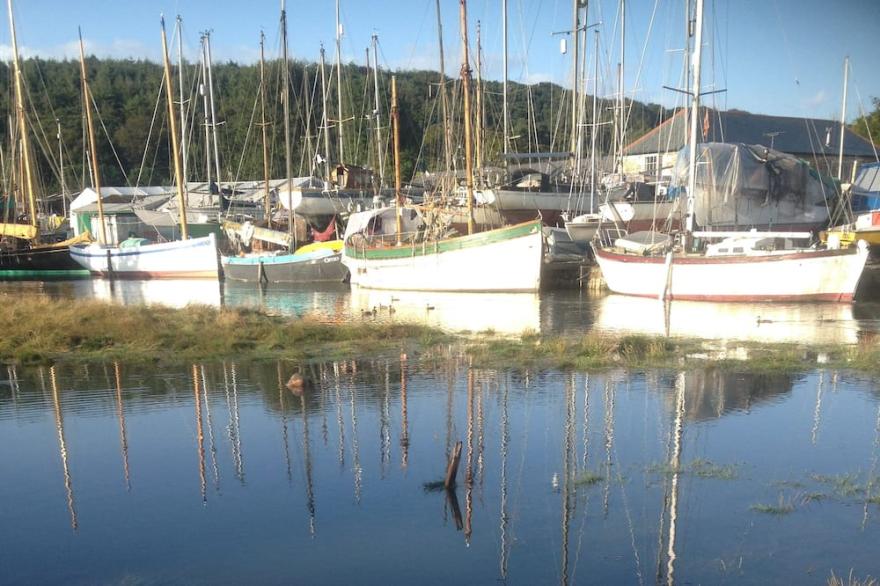 Beautiful Cornish cottage located at the Head of the Helford River, Wi Fi, Alexa