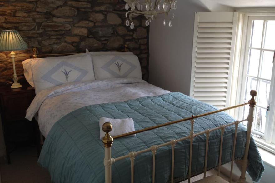 Beautiful Cornish cottage located at the Head of the Helford River, Wi Fi, Alexa