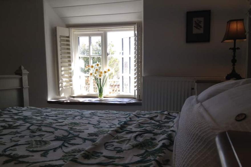 Beautiful Cornish cottage located at the Head of the Helford River, Wi Fi, Alexa