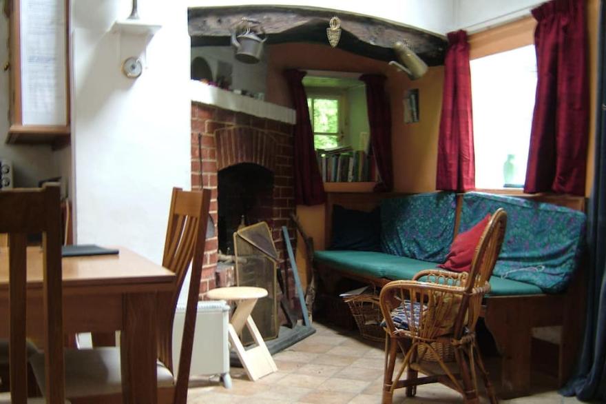 Charming Cottage, near Newport