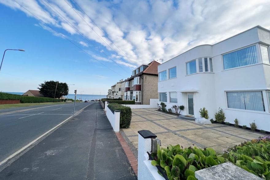 THE EMBERTON, pet friendly, country holiday cottage in Bridlington