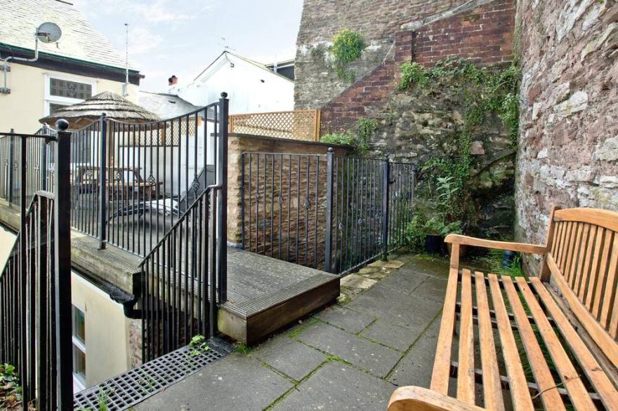 3 bedroom accommodation in Dartmouth