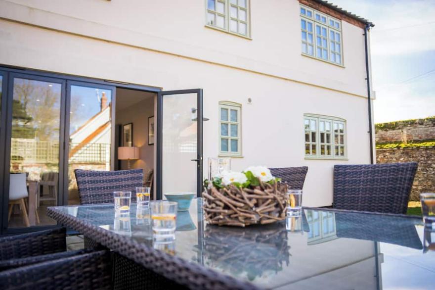 Luxury Holiday House in Brancaster.  Sleeps 8  Dogs welcome
