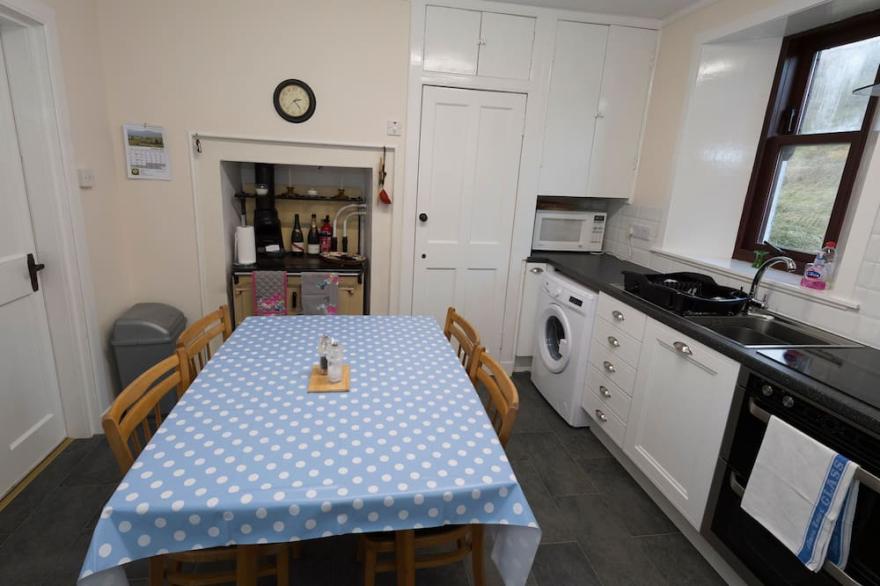 Detached spacious Isle of Lewis cottage in tranquil position with loch view