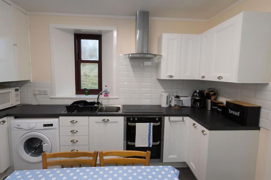 Detached spacious Isle of Lewis cottage in tranquil position with loch view