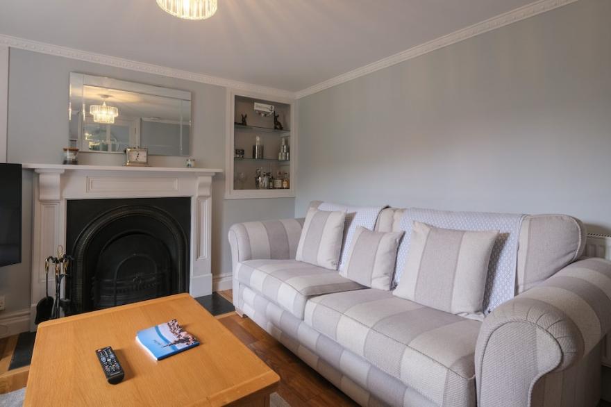 LANTERN COTTAGE, pet friendly, country holiday cottage in Charlestown