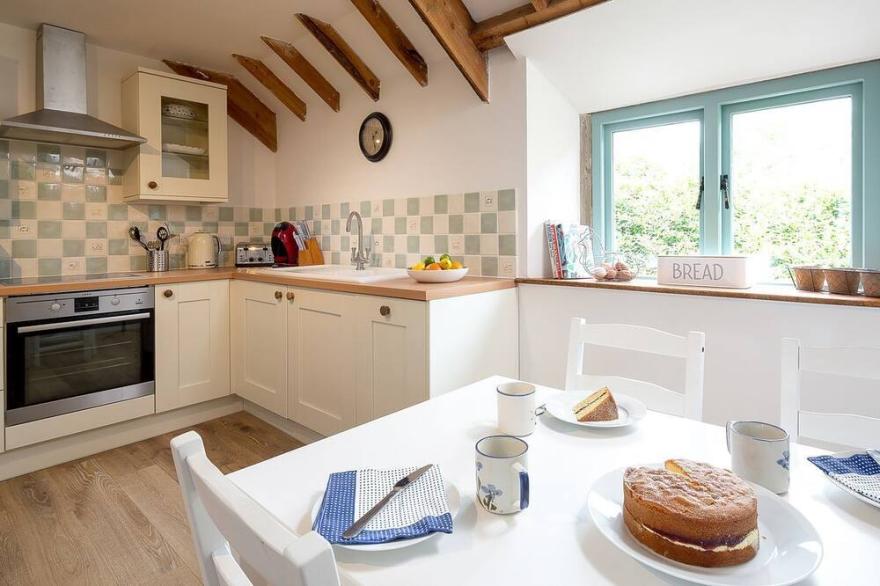 2 bedroom accommodation in Old Sodbury, near Bristol