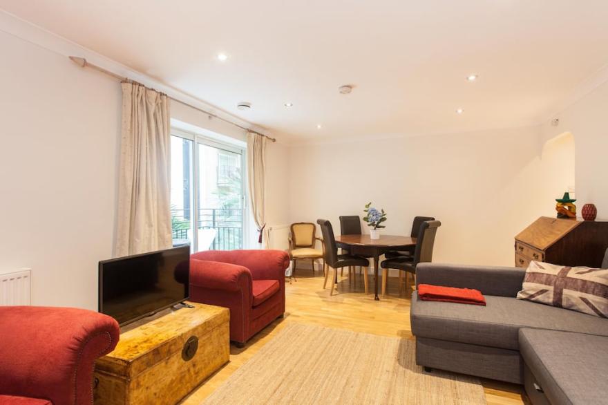 SUPERIOR 2 BEDROOM 2 BATH APARTMENT free Wifi ST PAUL'S lux condo Zone1 Sleeps 6