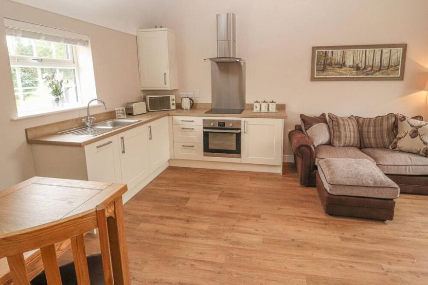 THE HAY BARN, romantic, character holiday cottage in Chester