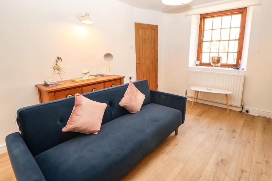 3 MILL WYND, pet friendly, character holiday cottage in Staindrop