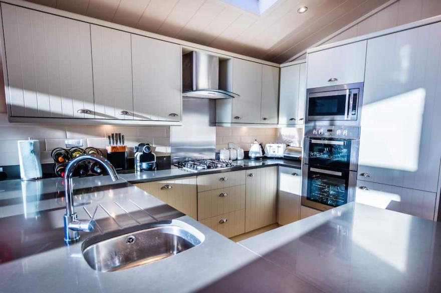 Organic 5 Star Cedar Lodge With Stunning Views Across Esthwaite Water