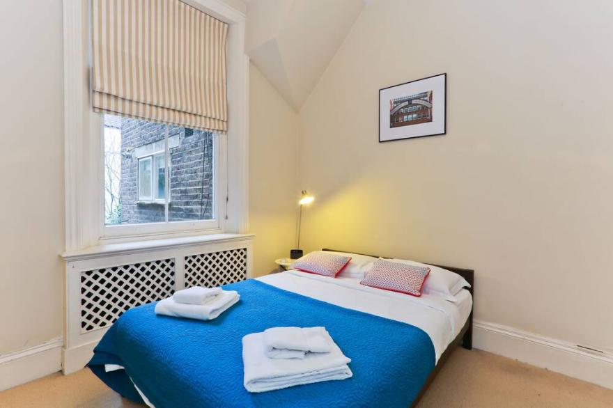 Bright and large two bedrooms flat with garden in central location