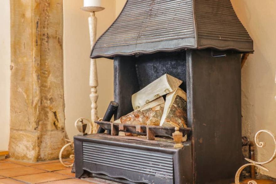 ST EDMUNDS HOUSE, with hot tub in Crakehall