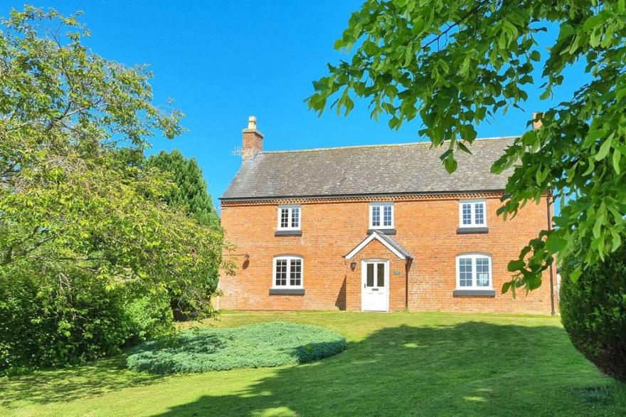 Calcot Farmhouse -  a beautiful farmhouse that sleeps 8 guests in 4 bedrooms