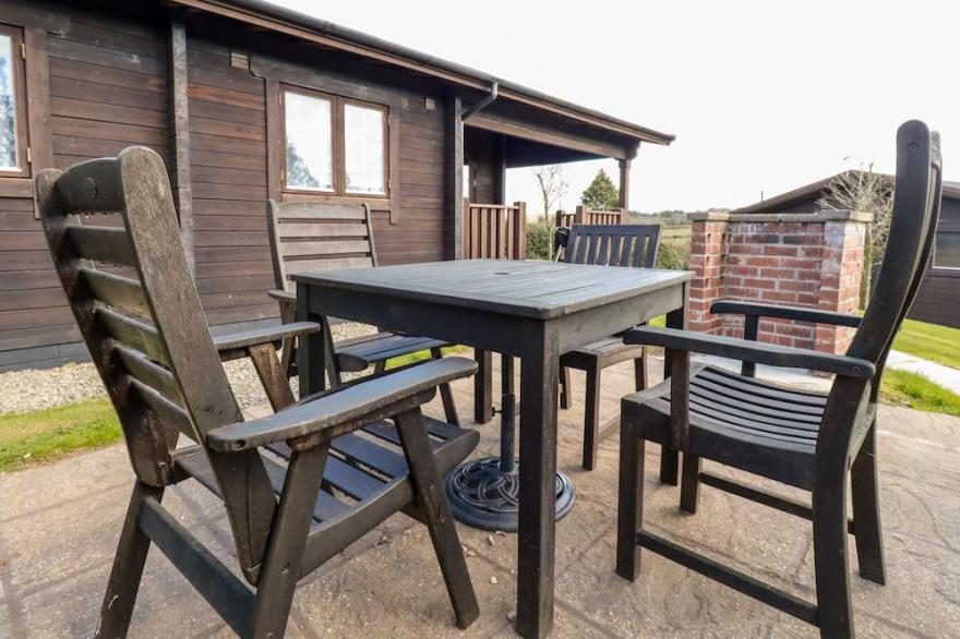 CHERRY LODGE, family friendly, character holiday cottage in Lanivet