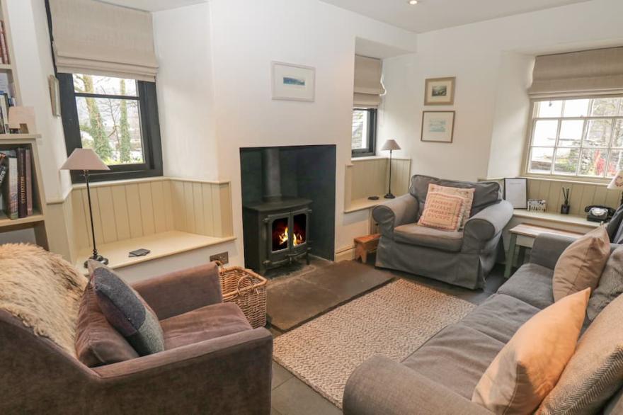 BARNEY'S COTTAGE, pet friendly, luxury holiday cottage in Ambleside