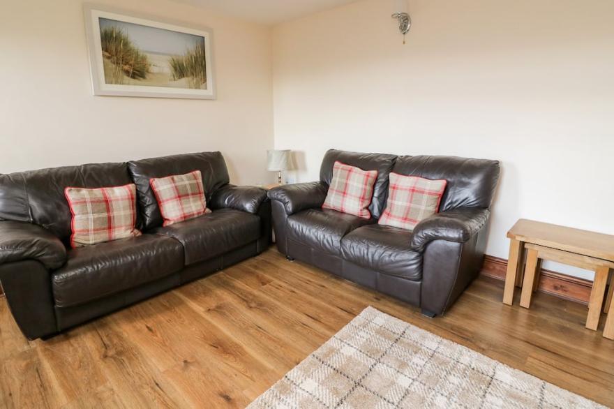 GREEN COTTAGE, pet friendly, character holiday cottage in Rhayader