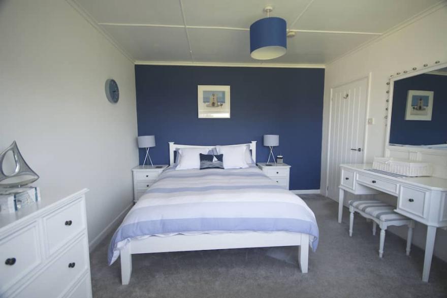 Sandylands, Sennen Seaside Retreat With Sea Views