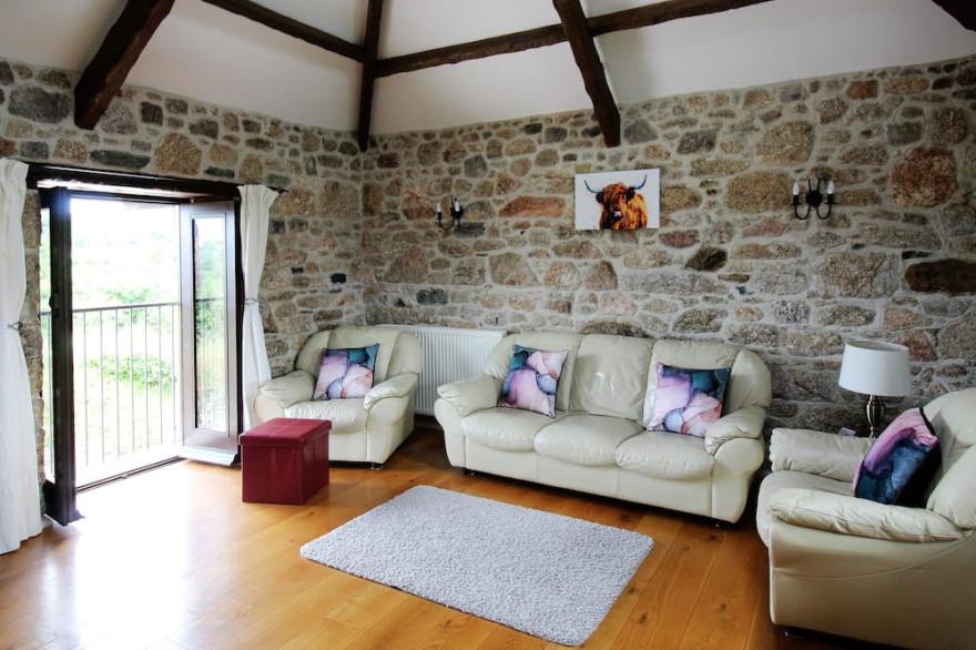 SUNNYWELL, family friendly, character holiday cottage in Lanivet