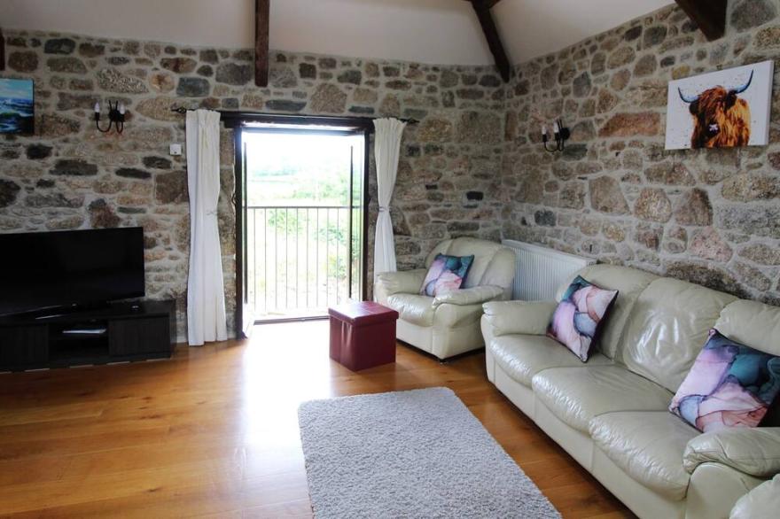 SUNNYWELL, family friendly, character holiday cottage in Lanivet