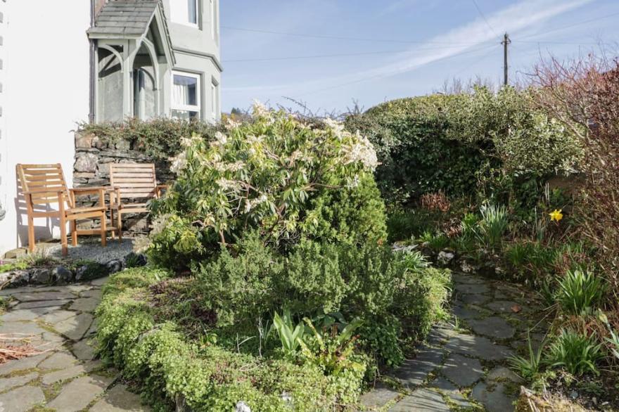WHITE HOUSE, pet friendly, with open fire in Keswick