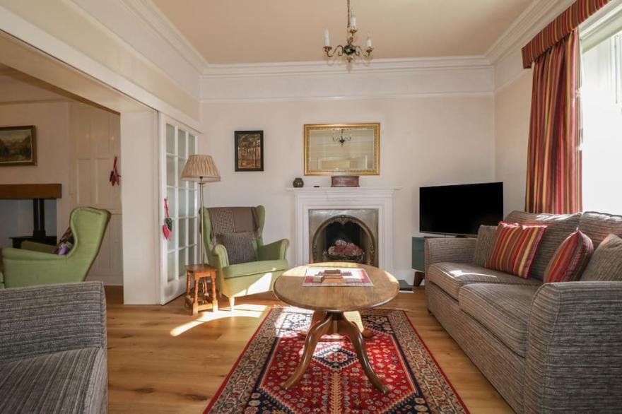 WHITE HOUSE, pet friendly, with open fire in Keswick