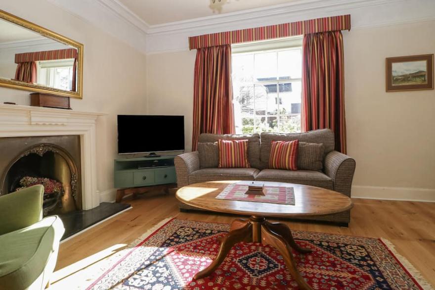WHITE HOUSE, pet friendly, with open fire in Keswick