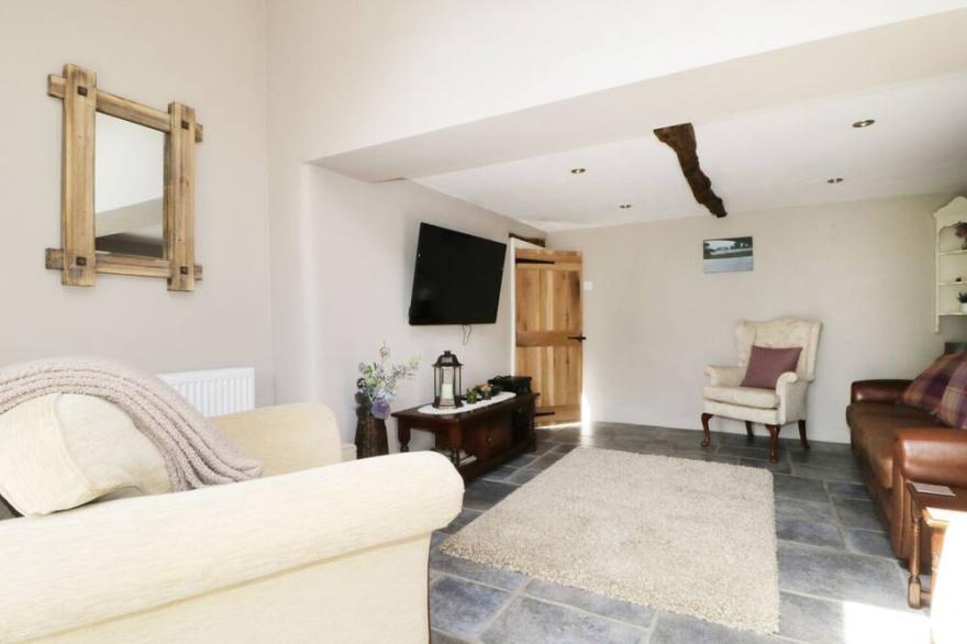 EDENBANK COTTAGE, pet friendly, luxury holiday cottage in Carlisle