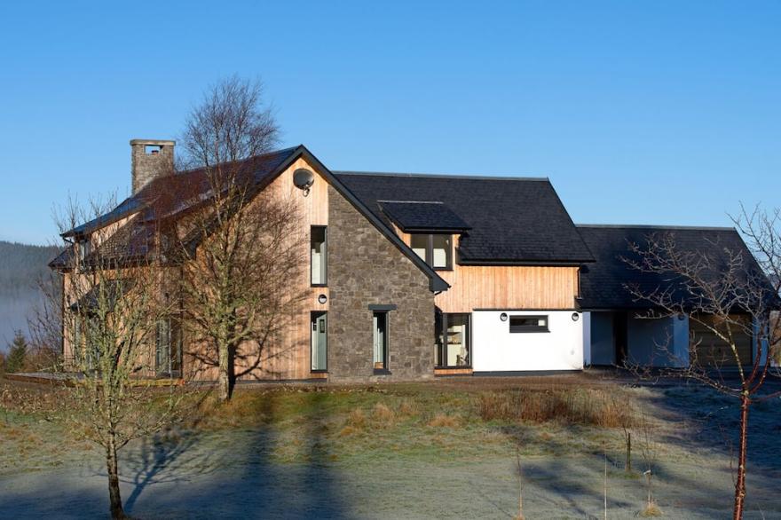 SOBRACHAN, family friendly, with hot tub in Kilmartin