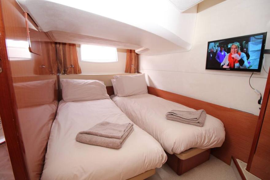 Luxury 2 cabin Motor Yacht in Lymington's beautiful Yacht Haven