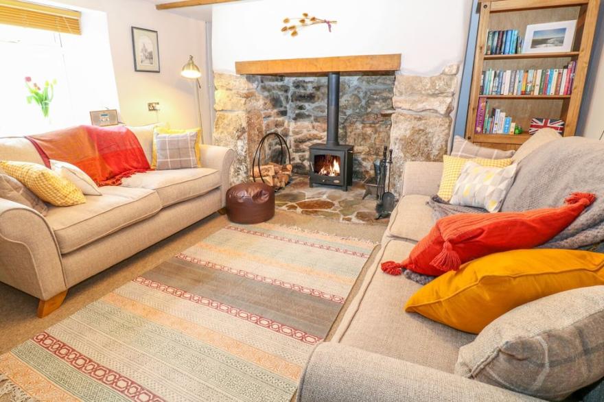 BLUE ANCHOR, family friendly, character holiday cottage in Fraddon
