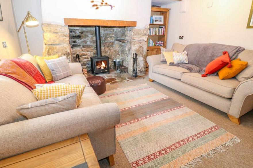 BLUE ANCHOR, family friendly, character holiday cottage in Fraddon