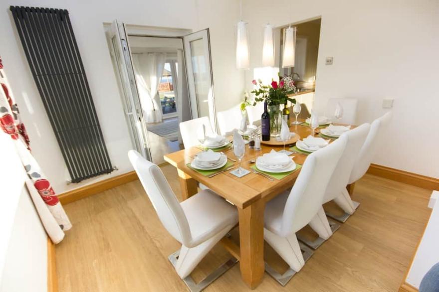 Luxury Villa Cottage with Hot Tub Jacuzzi and stunning uninterrupted sea views!