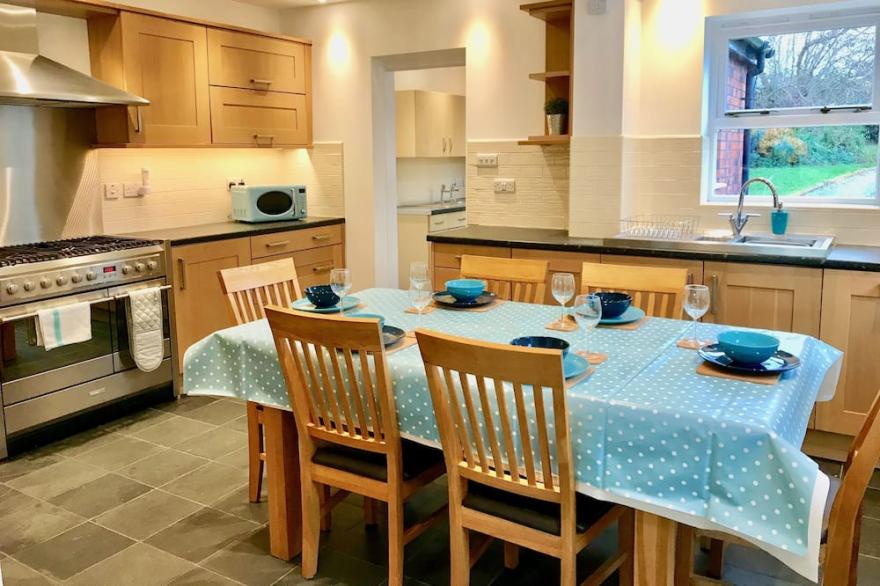 Luxury 3-bed Edwardian Town House in the Cotswolds - VERIFIED KEY WORKERS ONLY