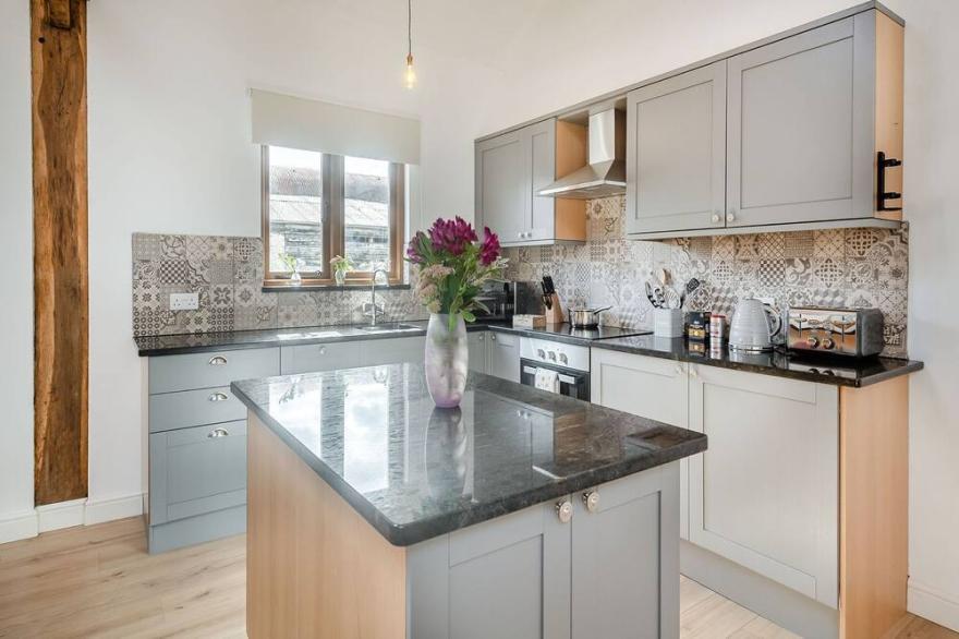 3 bedroom accommodation in Dartmouth