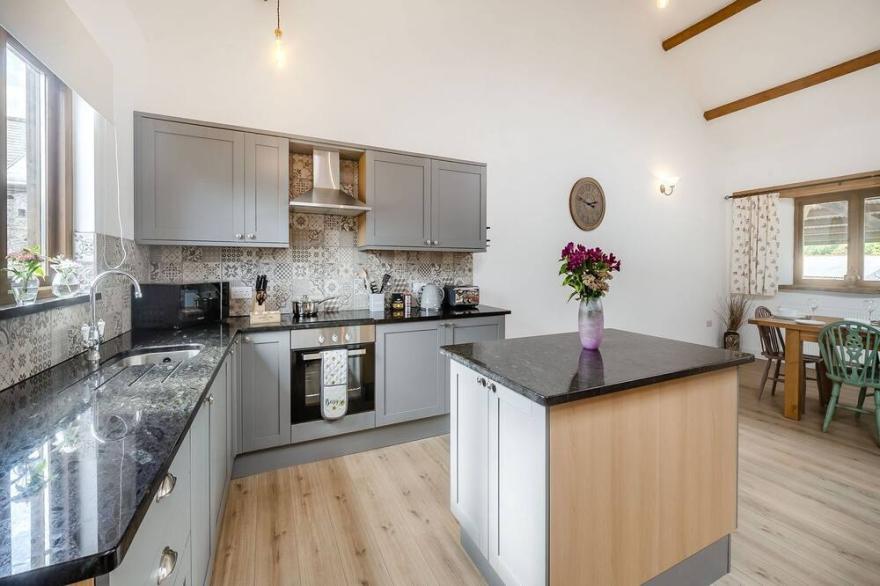 3 bedroom accommodation in Dartmouth