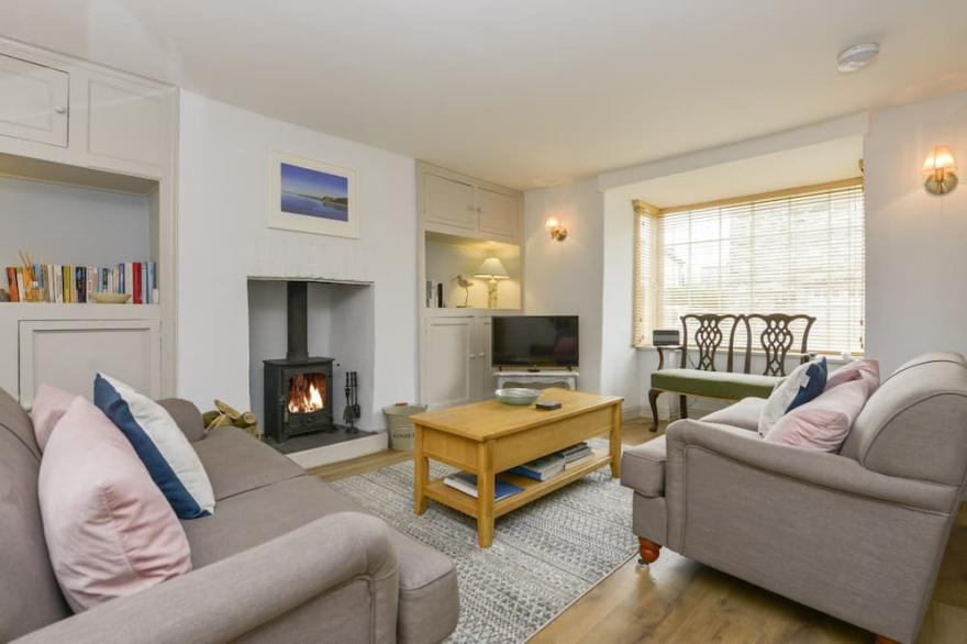 CAMELOT COTTAGE, pet friendly, with open fire in Port Isaac